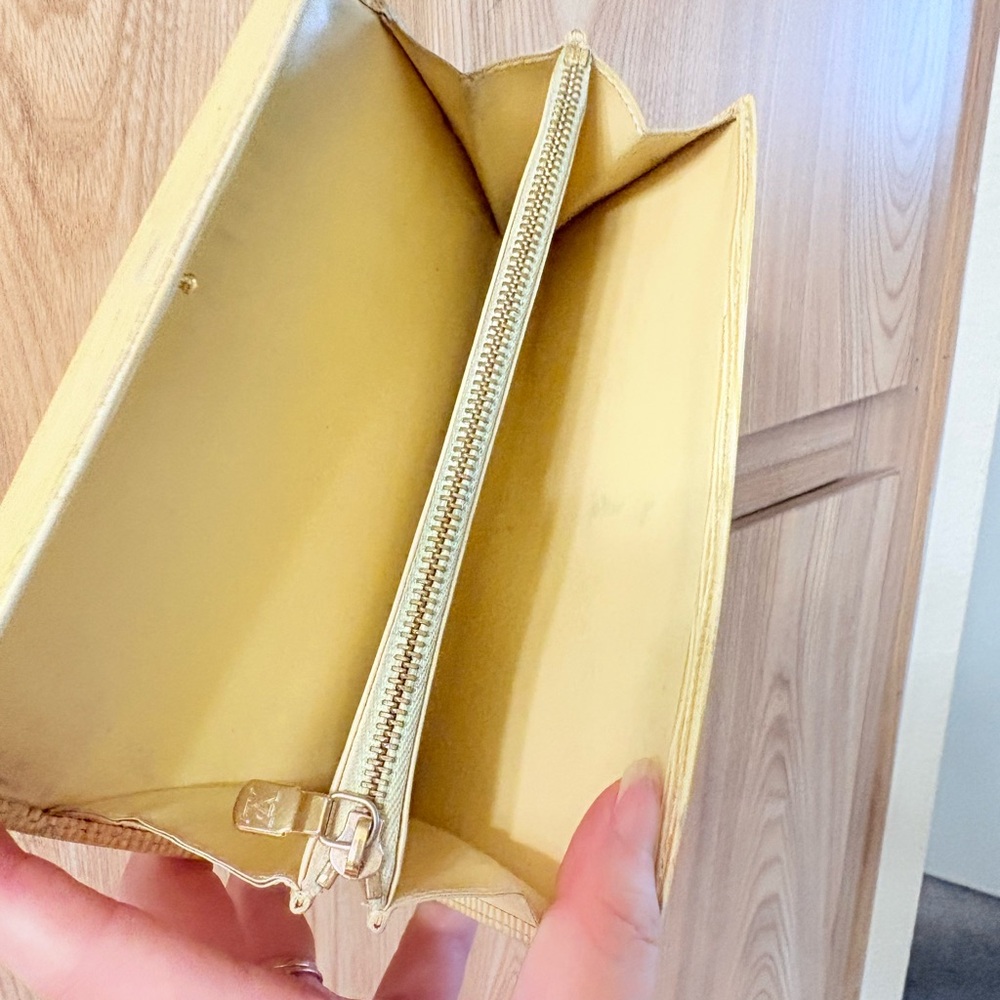 Auth LOUIS VUITTON Yellow Epi Leather Sarah Long Envelope Wallet - Picture 3 of 15